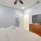 Spacious Stockbridge Manor Pool Table, 2 Kitchens