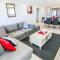 Dolphin Court - 4 BR Apartment with Pool
