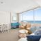 Wake Up to the Ocean: 1-Bed with Pool & Views - Сідней