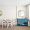 Wake Up to the Ocean: 1-Bed with Pool & Views - Сідней
