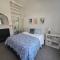 RoseIris Cottage - City Charm in Central West Hobart