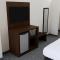 Quality Suites Austin South Street Elmo District