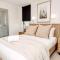 Headlands Beachside Retreat - 50 metres to beach