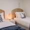 Headlands Beachside Retreat - 50 metres to beach