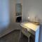 Seaside Modern Flat with Pool Queens Gardens 211