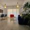 Seaside Modern Flat with Pool Queens Gardens 211