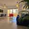 Seaside Modern Flat with Pool Queens Gardens 211