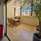 Seaside Modern Flat with Pool Queens Gardens 211