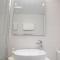 Seaside Modern Flat with Pool Queens Gardens 211