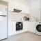 Seaside Modern Flat with Pool Queens Gardens 211