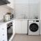 Seaside Modern Flat with Pool Queens Gardens 211
