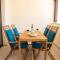 Seaside Modern Flat with Pool Queens Gardens 211