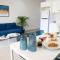 Seaside Modern Flat with Pool Queens Gardens 211