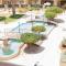 Seaside Modern Flat with Pool Queens Gardens 211