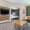 Quality Suites - Whitby