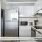 Classic Retreat in JBR with Private Beach Access - Dubaj
