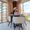 Chic Centric 1BR Apt, King Bed - Los Prados