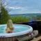 Timber Chalet Lodges with Hot Tubs - 斯基普顿