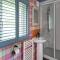 Timber Chalet Lodges with Hot Tubs - 斯基普顿