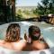 Timber Chalet Lodges with Hot Tubs - 斯基普顿