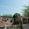 Timber Chalet Lodges with Hot Tubs - 斯基普顿
