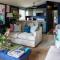 Timber Chalet Lodges with Hot Tubs - 斯基普顿