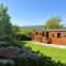 Timber Chalet Lodges with Hot Tubs - 斯基普顿