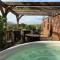 Timber Chalet Lodges with Hot Tubs - 斯基普顿