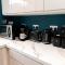 New! Spacious 3Br Sleeps 6 With Free Parking, Wi-Fi and Netflix - 弗里姆利