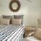 Magnific Studio with a cozy garden, 5 minutes to the beach