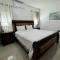 Paramount 3-Bedroom Apartment with Parking