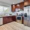 Ewa Beach Apartment about 1 Mi to Puʻuloa Beach Park!
