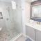 Cozy Coastal Escape 3BR 3BA Lakefront Tranquility
