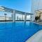 Stunning Studio with Rooftop Pool, Balcony & Gym