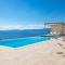 Luxury Villa Oštro with pool & Krk bridge view - 克拉列维察
