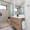 Lakefront Home Spa Pool - تاوبو