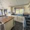 Stunning Caravan With Decking At Hopton Holiday Park In Norfolk Ref 80023W - غريت يورماوث