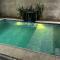 Habitación y piscina en casa compartida - Capiatá