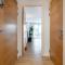 2 Bed Apartment London - 4 local train stations! - Londra