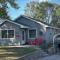 Barb Cozy Home with Office and Covered Parking