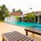 Private Villa with a Pool, Beach Front - The White House - 阿杭格默