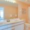Beachfront Navarre Condo with Balcony, Walk to Ocean - Наварр