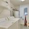 Beachfront Navarre Condo with Balcony, Walk to Ocean - Наварр