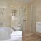 Two attached Villas 14 bedrooms, 12 bathrooms for a total of 28 guests