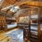 Log Cabin sleeps 20 with hot tub, EV Charger, firepit