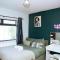 New Refurbishment Close to City With Free Parking - Amley