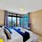 Central, secure, family home with pool and gym! - 开普敦