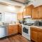 New Gateway to SFO - King Bed - BART 10 min walk - Hayward