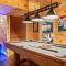 4 BD Luxury Cabin-Pool Table-Arcade-Hot Tub-Fire Pit-Coffee Bar-S'mores Bars