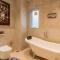 ELIVAAS 4 BHK Villa with Pvt Pool & Jacuzzi-Yashgeet - سيوليم
